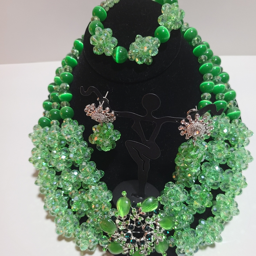Green handmade necklace set